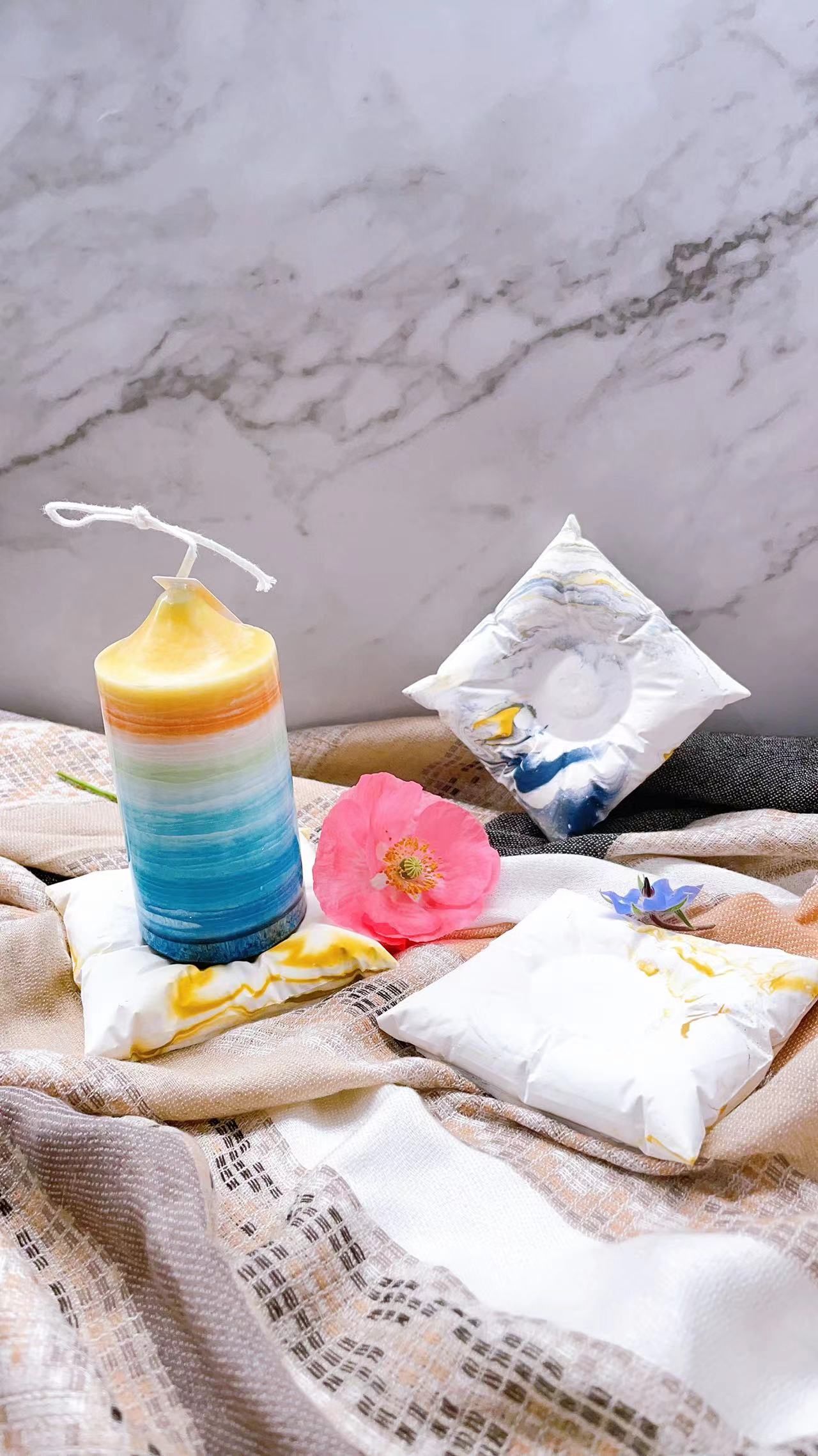 Pillow tea light candle holder